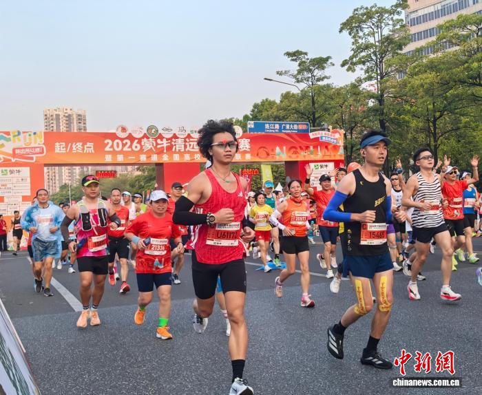2万名跑者同场竞技的2026清远马拉松，张小杰在半